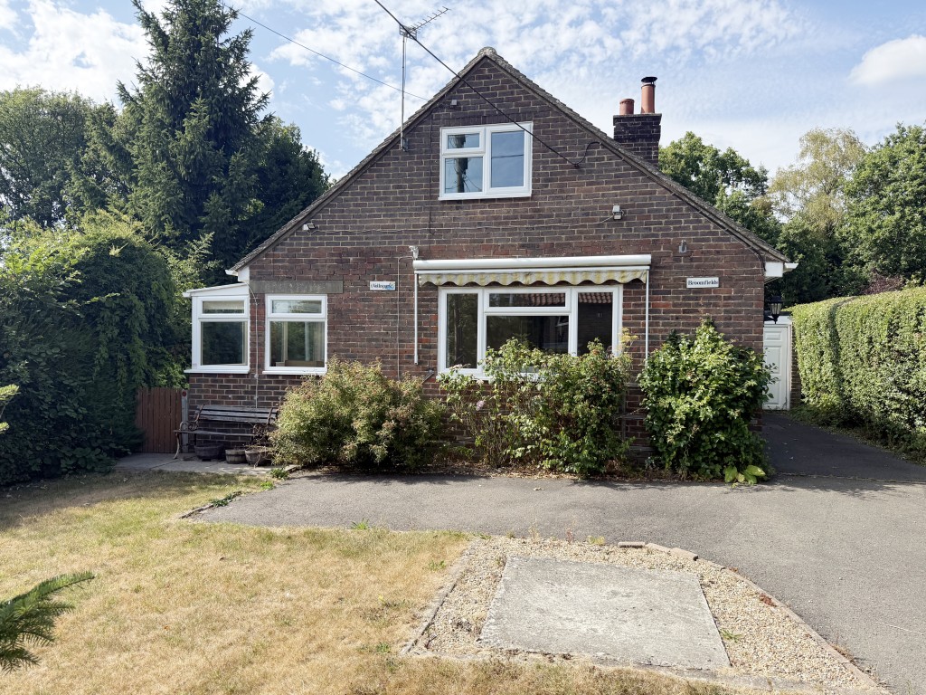 Lot: 122 - DETACHED BUNGALOW WITH ROOF CONVERSION AND POTENTIAL - Front elevation with drive to garage and front garden